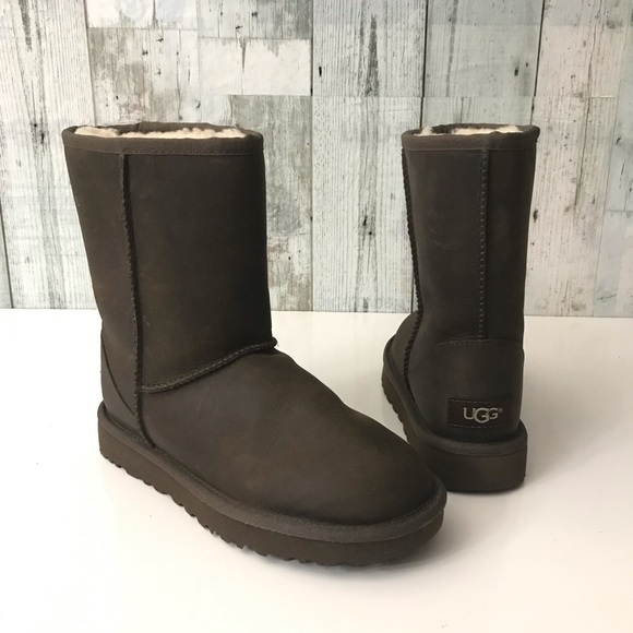 NWOT UGG Classic Short II Leather Retail $220 - Picture 2 of 8
